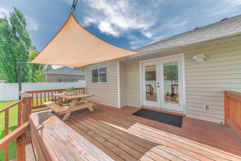 Smart Canvas - How to Choose the Best Outdoor Canvas Blinds for Your Patio or Deck